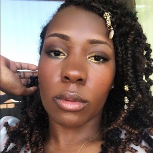 Hi, I’m Rae, Welcome to our Poshmark Closet 👑✨🕊